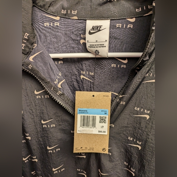 (NEW) Women's 2 Piece Nike Pants Set Size Small Jacket Size Medium - Picture 5 of 6